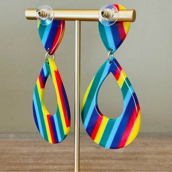 New Retro Vintage Style  Fun Colorful Striped Dangle Rainbow Earrings LGBTQ - Picture 6 of 7